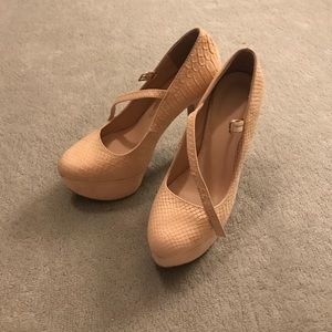 Beautiful scaled Charolette Russe pumps